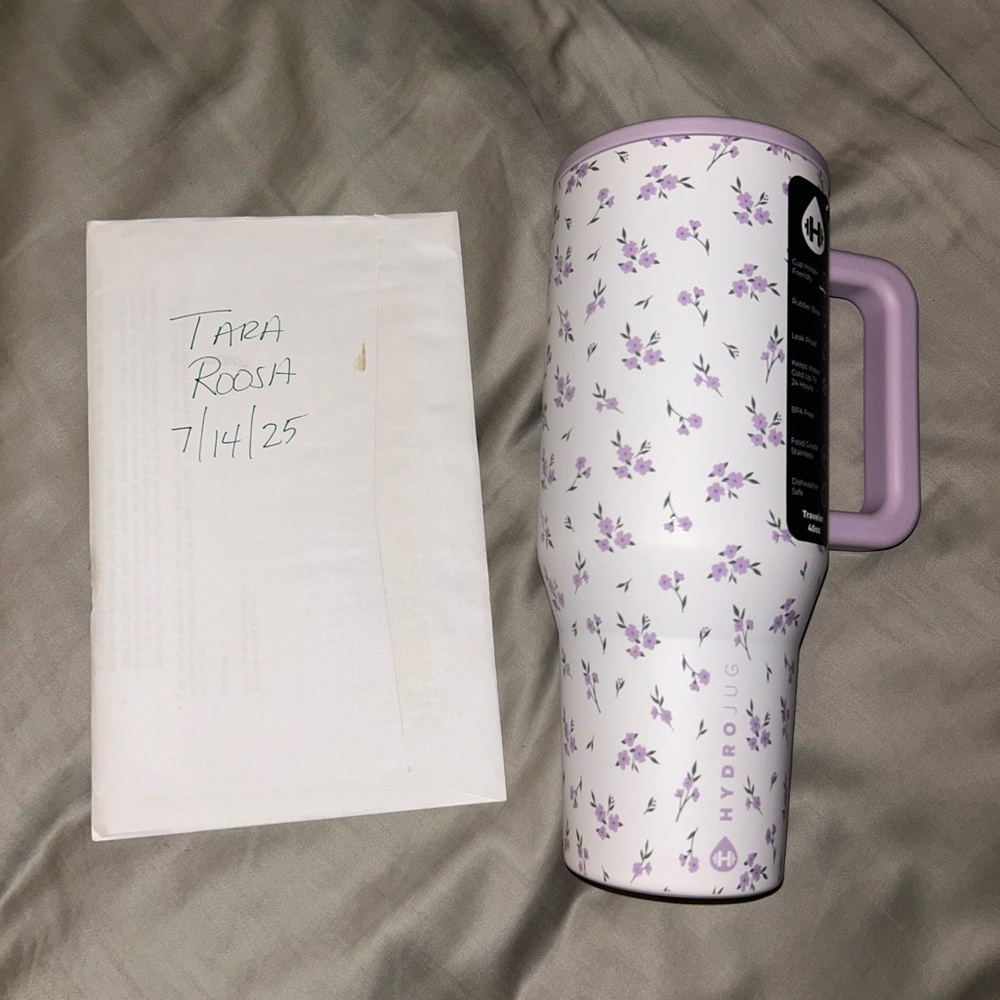 NWT 40oz HydroJug “Iris” Traveler